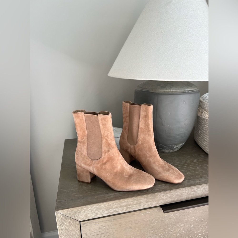 Ann Taylor light beige boots size 6.5 classic boot new